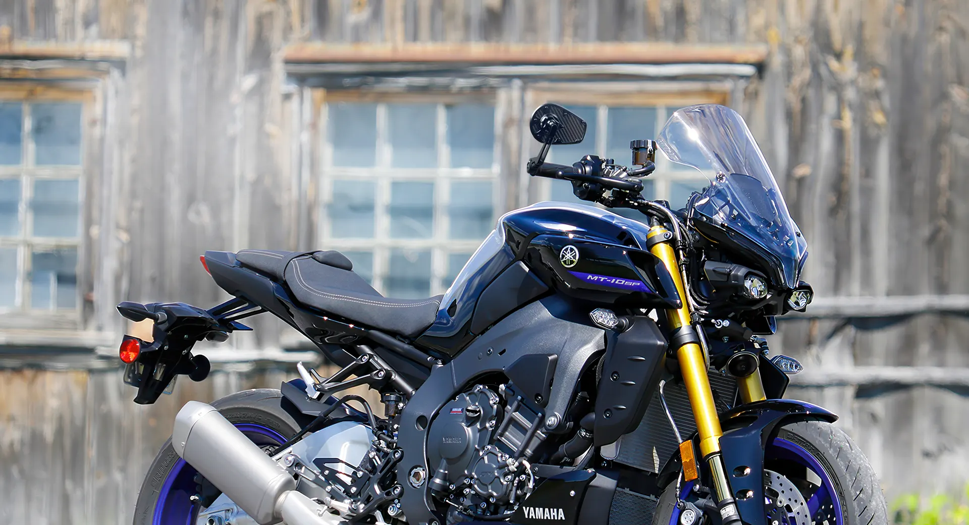 Yamaha MT-10 motorcycle fitted with KiWAV MambaX bar-end mirrors, showing a low-profile streetfighter look.